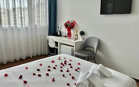 City Plaza Apartments & Rooms